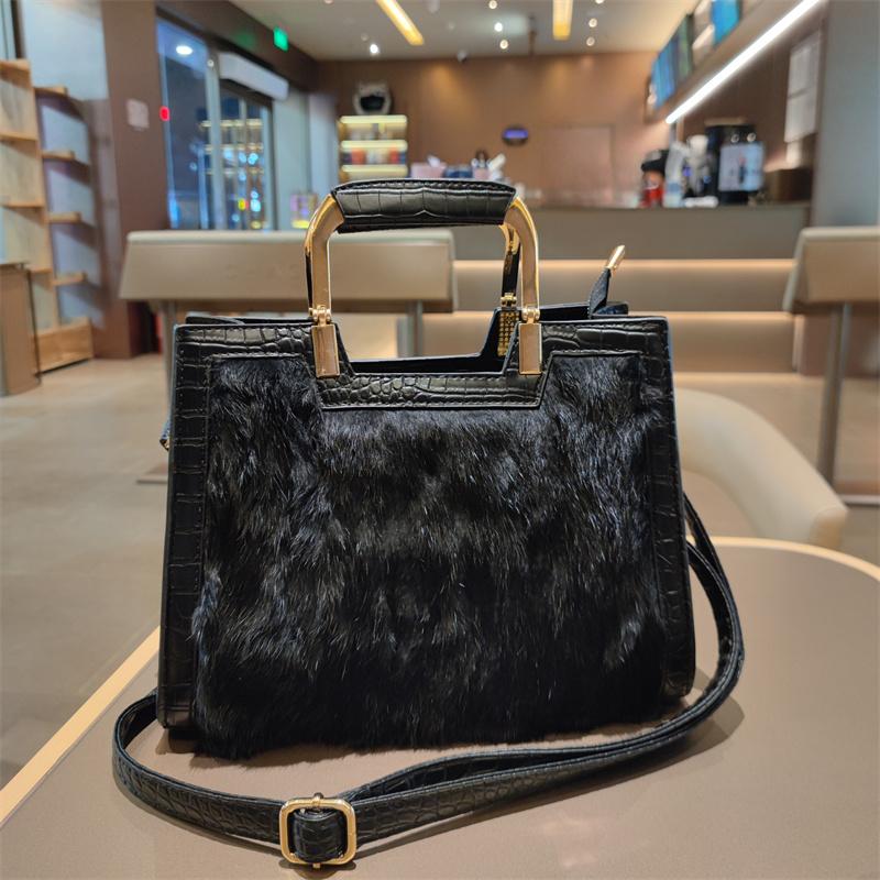 Genuine Leather Women s Handbag Luxury Fashion Real Rabbit Hair Single Shoulder Messenger Bag Large Capacity Portable Tote Bags
Genuine Leather Women s Handbag Luxury Fashion Real Rabbit Hair Single Shoulder Messenger Bag Large Capacity Portable Tote Bags