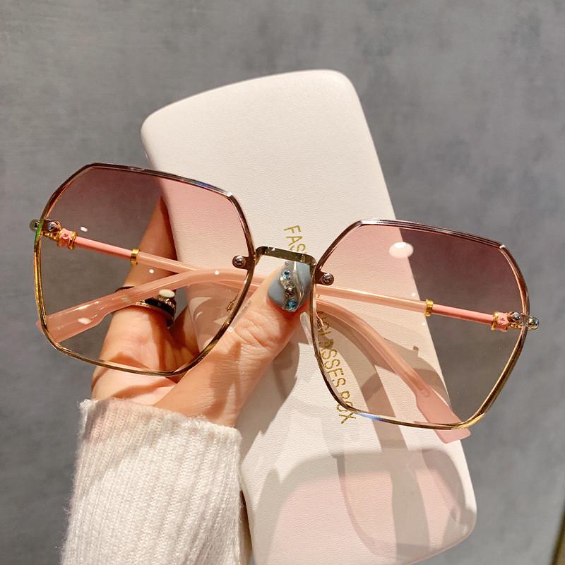 Fashion Round Female Sunglasses With Uv400 Protection For Summer Travel GoldFrameGradientPink
Fashion Round Female Sunglasses With Uv400 Protection For Summer Travel GoldFrameGradientPink
