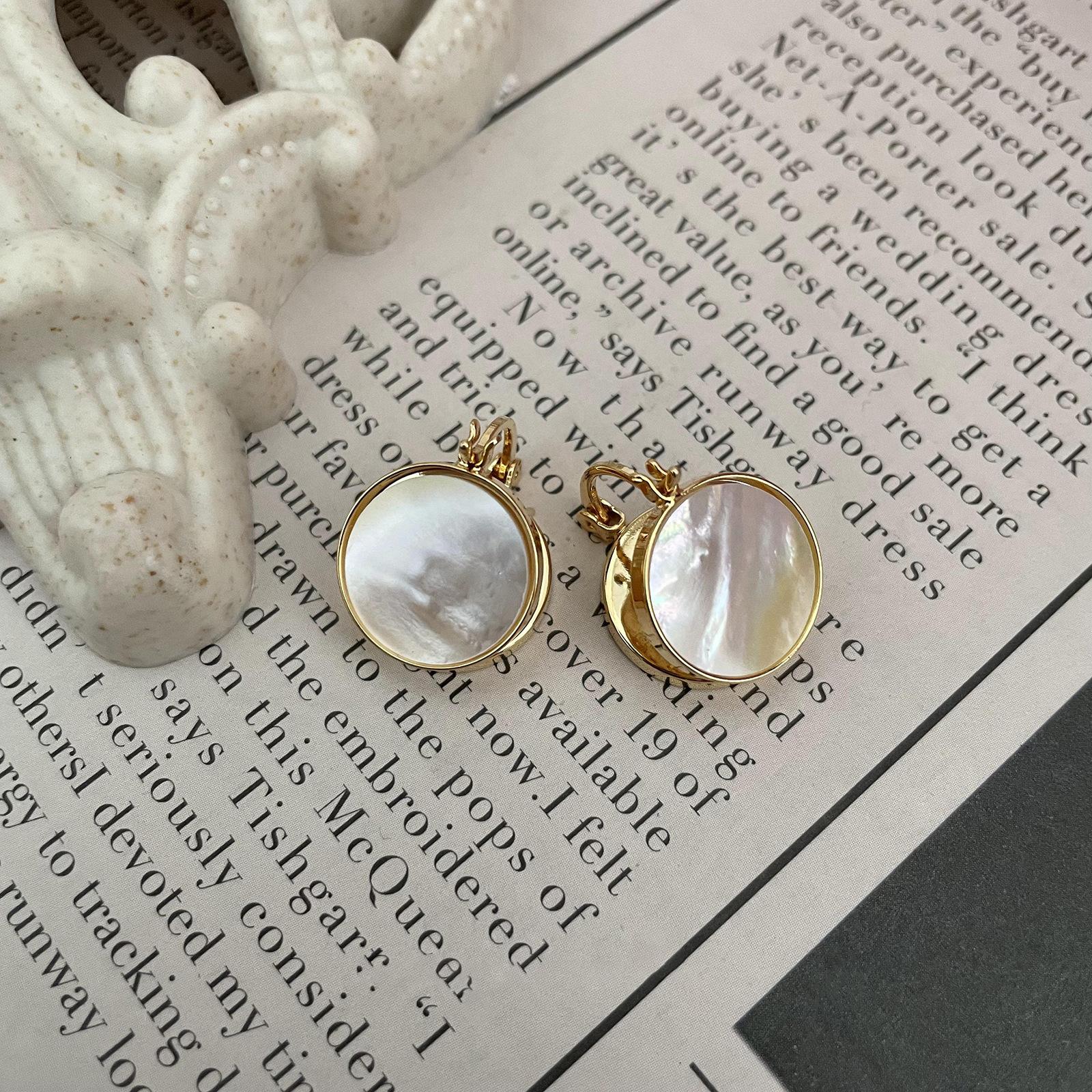 Геометрические круглые серьги-кольца, простые темпераментные элегантные серьги, модные универсальные серьги в стиле легкой роскоши
Геометрические круглые серьги-кольца, простые темпераментные элегантные серьги, модные универсальные серьги в стиле легкой роскоши