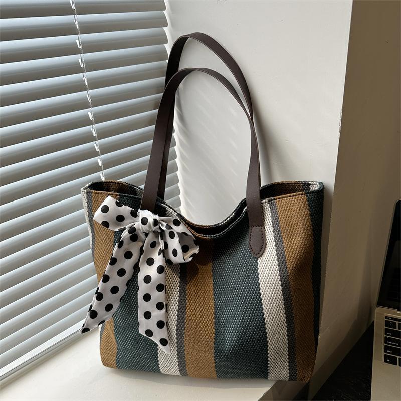 New trendy shoulder bag fashionable urban large capacity canvas texture handbag simple casual tote bag синій
New trendy shoulder bag fashionable urban large capacity canvas texture handbag simple casual tote bag синій