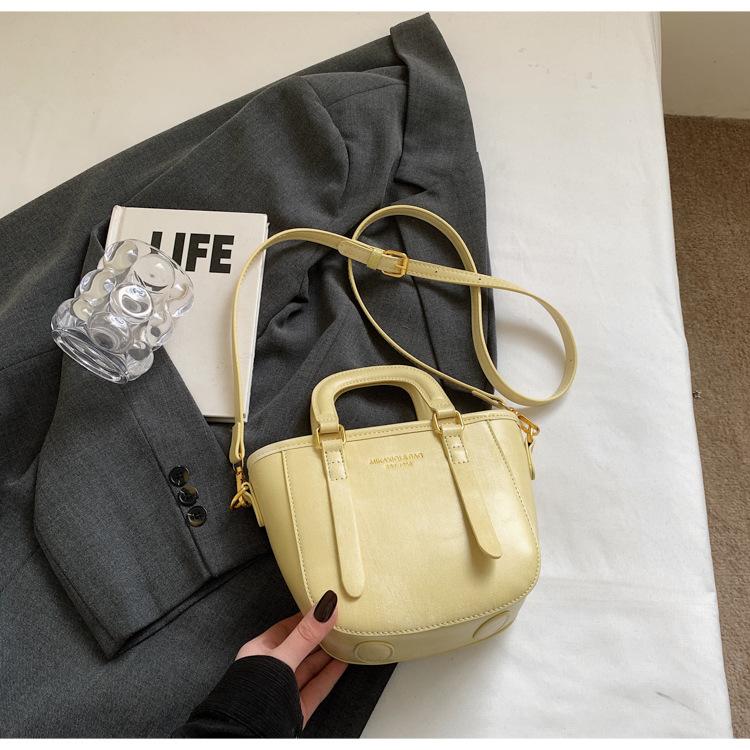 2025 spring new bucket bag Korean high-end texture fashion versatile commuter handbag niche messenger bag
2025 spring new bucket bag Korean high-end texture fashion versatile commuter handbag niche messenger bag