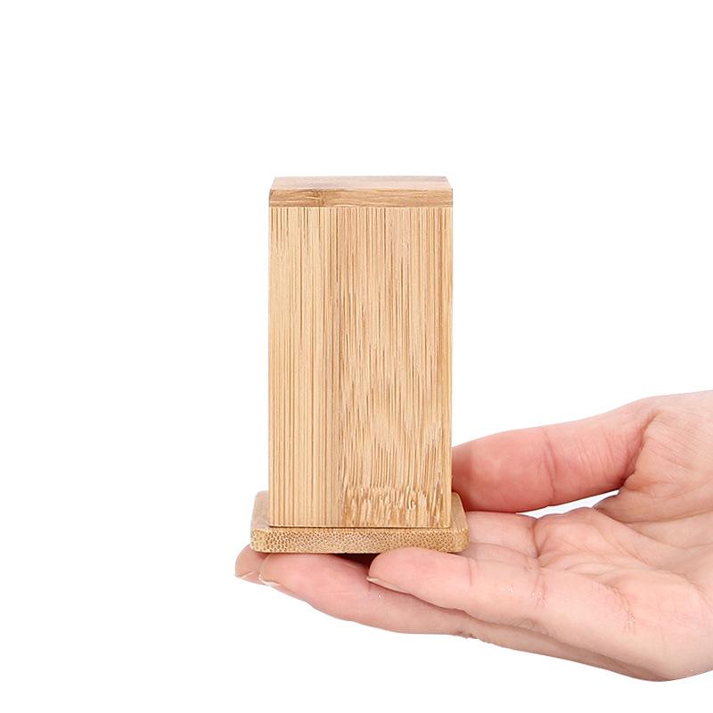 Гравированный бамбуковый держатель для зубочисток и ватных палочек для дома, отеля или ресторана.
Гравированный бамбуковый держатель для зубочисток и ватных палочек для дома, отеля или ресторана.