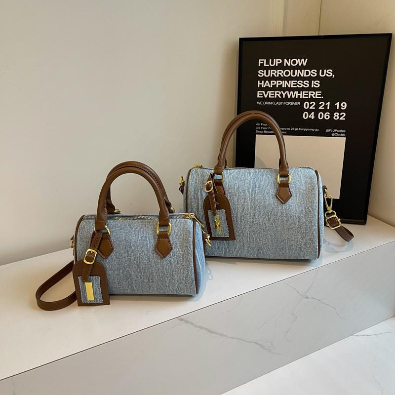 2025 Early New Style Retro Denim Pillow Bag Trendy Western-style Boston Simple Commuter Handbag trumpet синій
2025 Early New Style Retro Denim Pillow Bag Trendy Western-style Boston Simple Commuter Handbag trumpet синій