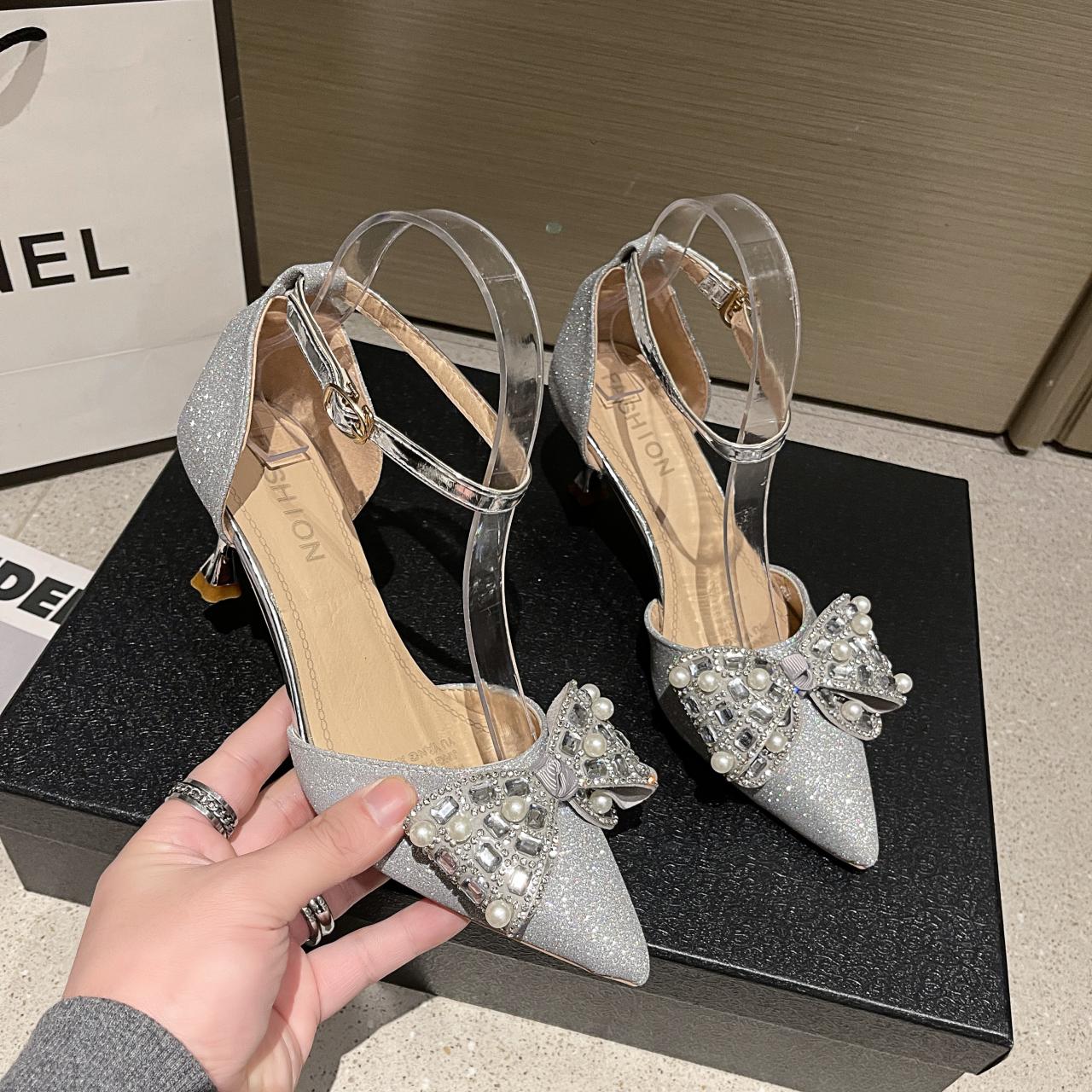 модные новые роскошные женские туфли-лодочки с блестками и бантом, сексуальные женские босоножки с ремешком на щиколотке и высоким каблуком, летняя модная обувь для свадьбы и выпускного вечера 34 серебряный
модные новые роскошные женские туфли-лодочки с блестками и бантом, сексуальные женские босоножки с ремешком на щиколотке и высоким каблуком, летняя модная обувь для свадьбы и выпускного вечера 34 серебряный