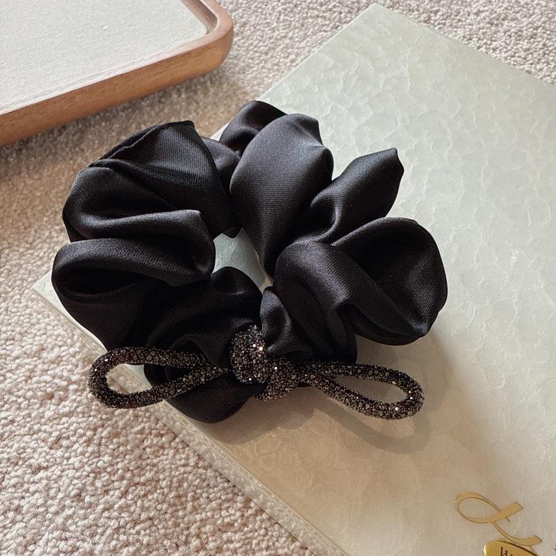 Винтажное атласное кольцо для волос с элегантным бантом из стразов, подходит для хвостиков, резинка для волос для женщин
Винтажное атласное кольцо для волос с элегантным бантом из стразов, подходит для хвостиков, резинка для волос для женщин