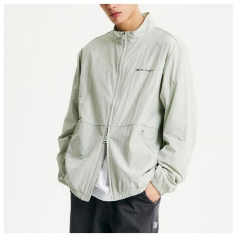 New Balance Windshield Rqk Nbnae2a013 Bu Uni Ess Lightweight Windshield Khaki series/100
New Balance Windshield Rqk Nbnae2a013 Bu Uni Ess Lightweight Windshield Khaki series/100