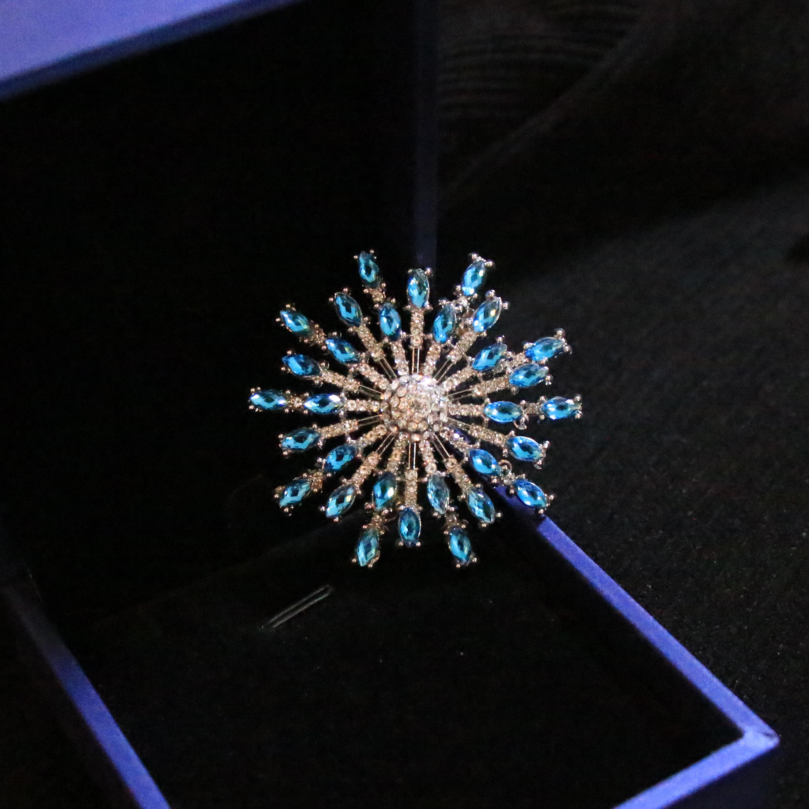SKEDS Luxury Design Sunflower Brooch Women s Delicate Jewellery Accessories Flower Collection Pin Snowflake Shape Badge Corsage синий
SKEDS Luxury Design Sunflower Brooch Women s Delicate Jewellery Accessories Flower Collection Pin Snowflake Shape Badge Corsage синий