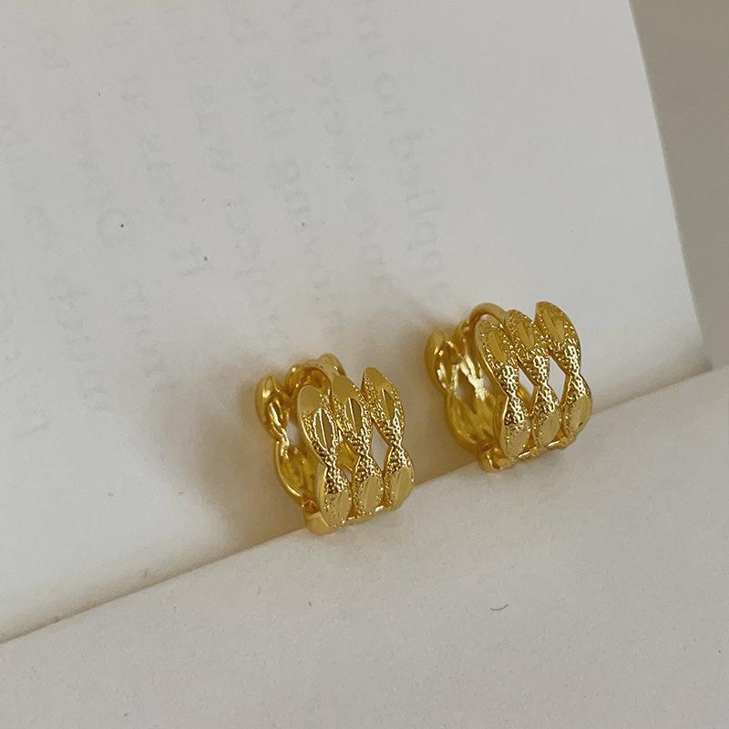 Многослойные полые матовые металлические серьги-клипсы женские нишевые ретро личность модные темпераментные простые универсальные серьги
Многослойные полые матовые металлические серьги-клипсы женские нишевые ретро личность модные темпераментные простые универсальные серьги