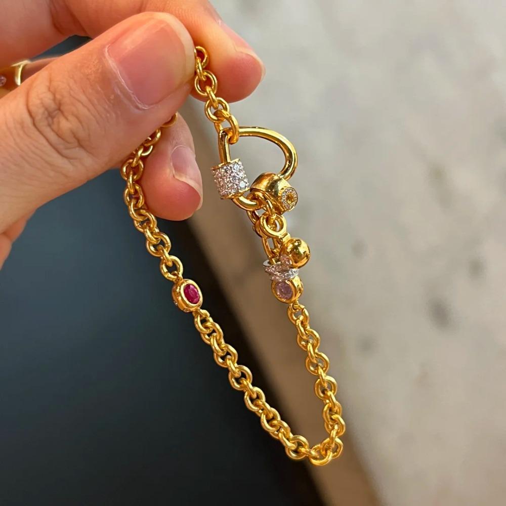 French Vintage Diamond Heart Bracelet Fashion Luxury Red Corundum Lock Bangle Women Jewelry
French Vintage Diamond Heart Bracelet Fashion Luxury Red Corundum Lock Bangle Women Jewelry