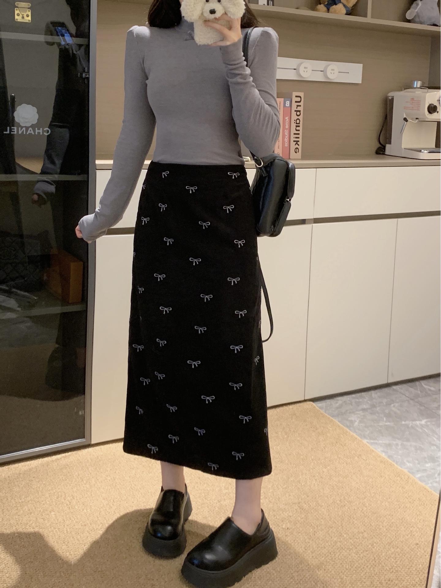 Women s Plus Size Bow Print Corduroy Skirt - High Waist, Back Slit, Long Length 3XL (recommended 160-180 jin)
Women s Plus Size Bow Print Corduroy Skirt - High Waist, Back Slit, Long Length 3XL (recommended 160-180 jin)