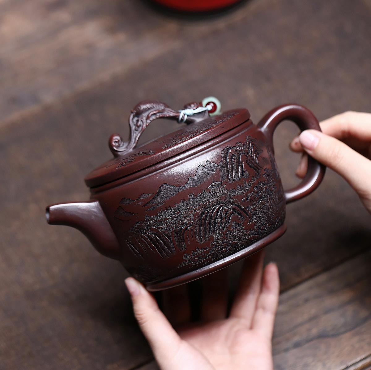 620ml Yixing Purple Clay Teapots Handmade Landscape Large Caliber Pot Raw Ore Stone Red Mud Kettle With Filter Zisha Teaset Gift
620ml Yixing Purple Clay Teapots Handmade Landscape Large Caliber Pot Raw Ore Stone Red Mud Kettle With Filter Zisha Teaset Gift