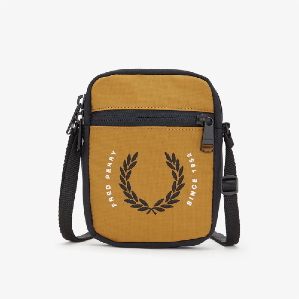 FRED PERRY Контрастная боковая сумка из рипстопа P11 CFPU2213250 P11
FRED PERRY Контрастная боковая сумка из рипстопа P11 CFPU2213250 P11