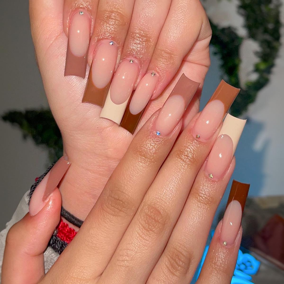 XXL French Style Color-Changing Nail Set - Shiny, Removable, Advanced Wearable Design with Diamonds
XXL French Style Color-Changing Nail Set - Shiny, Removable, Advanced Wearable Design with Diamonds