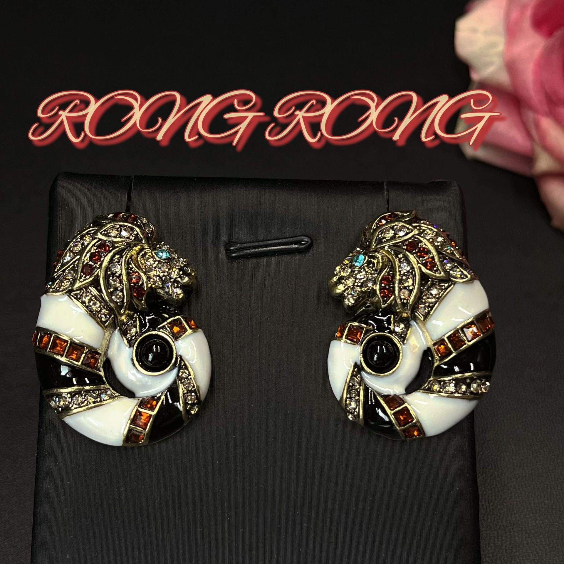 Medieval Heavy Industry Alloy Lion Head Black White Snail Earrings Vintage Oil Dripping Set Popular
Medieval Heavy Industry Alloy Lion Head Black White Snail Earrings Vintage Oil Dripping Set Popular
