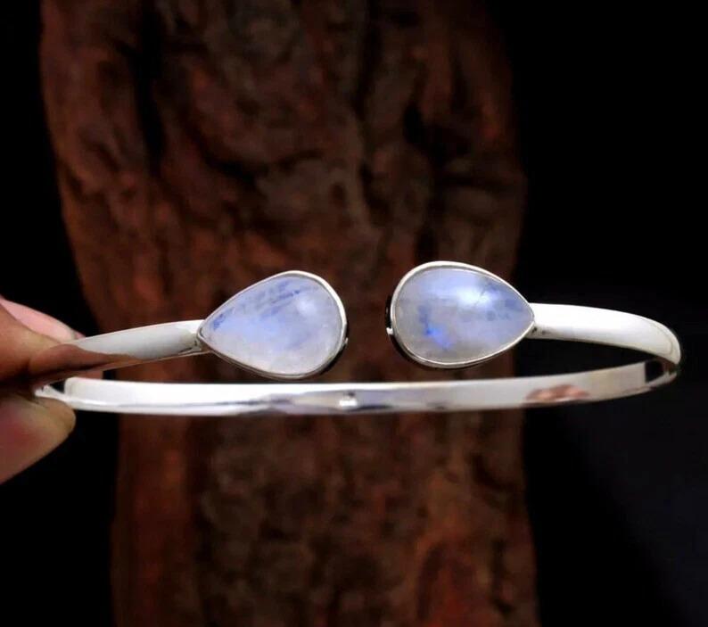 Beauteous Rainbow Moonstone Gemstone 925 Sterling Silver Bracelet Cuff Free Size білий
Beauteous Rainbow Moonstone Gemstone 925 Sterling Silver Bracelet Cuff Free Size білий