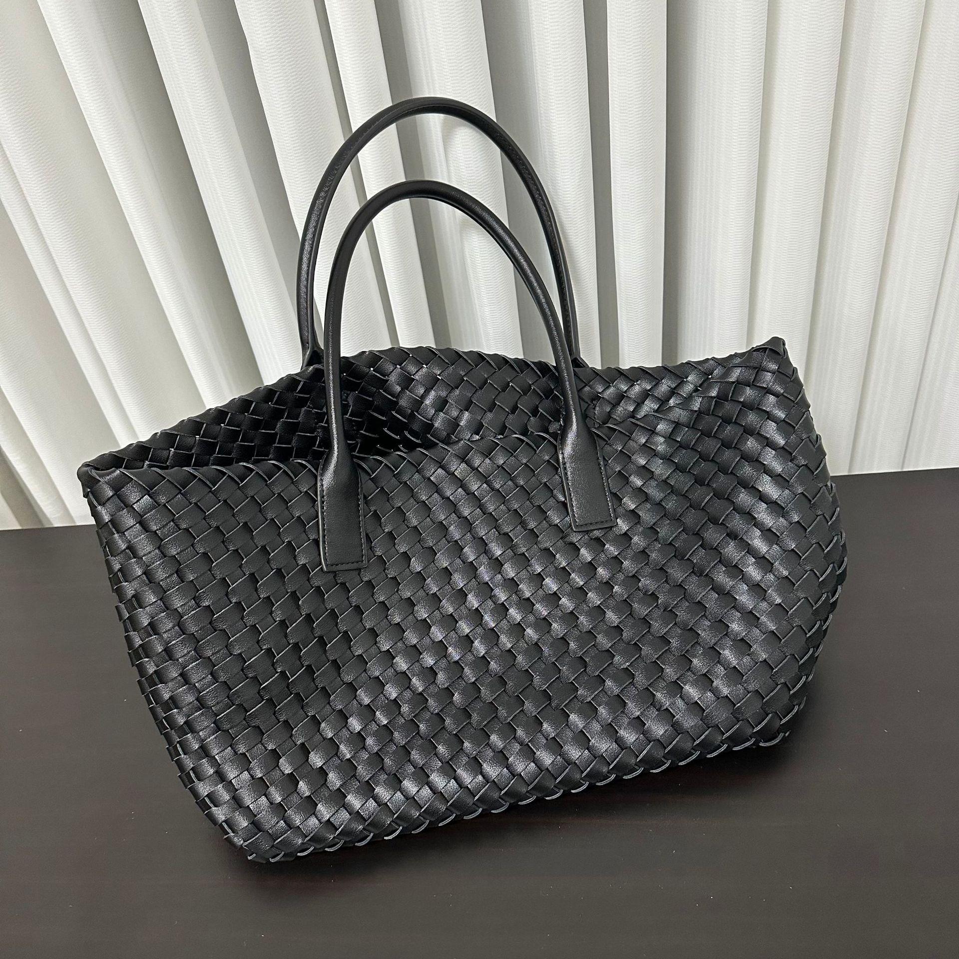 Новая ручная одноплечевая кожаная плетеная женская сумка-тоут, большая вместимость, повседневная плетеная сумка для овощей 46x17x23cm
Новая ручная одноплечевая кожаная плетеная женская сумка-тоут, большая вместимость, повседневная плетеная сумка для овощей 46x17x23cm