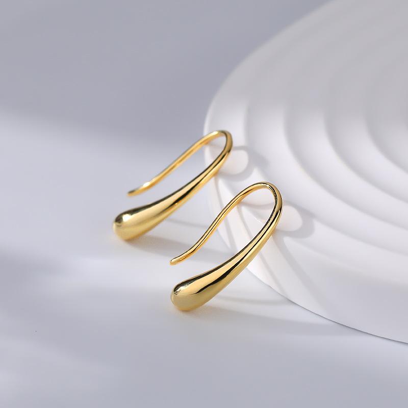 European and American personality geometric metal ear hook niche design high-end earrings trend simple and versatile earrings
European and American personality geometric metal ear hook niche design high-end earrings trend simple and versatile earrings