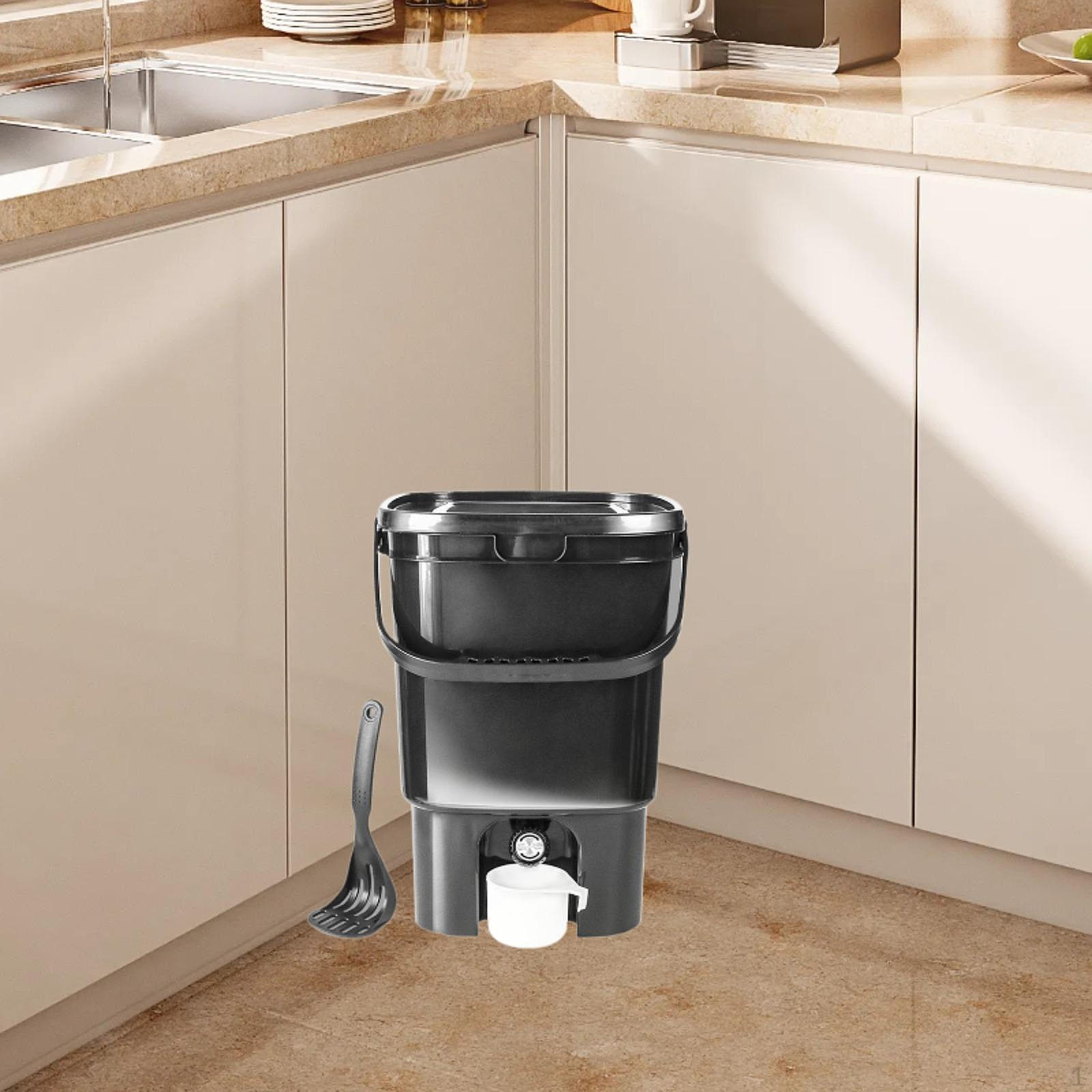 Ведро для компоста кухонных отходов объемом 21 л с крышкой для заднего двора и сада чёрный
Ведро для компоста кухонных отходов объемом 21 л с крышкой для заднего двора и сада чёрный