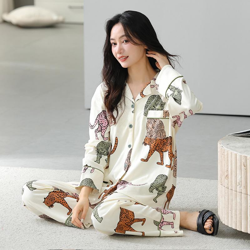 Pajamas women s autumn pure cotton new long-sleeved can be worn outside leopard print cartoon women s loungewear suit spring and autumn models M recommendation 40-52.5kg
Pajamas women s autumn pure cotton new long-sleeved can be worn outside leopard print cartoon women s loungewear suit spring and autumn models M recommendation 40-52.5kg