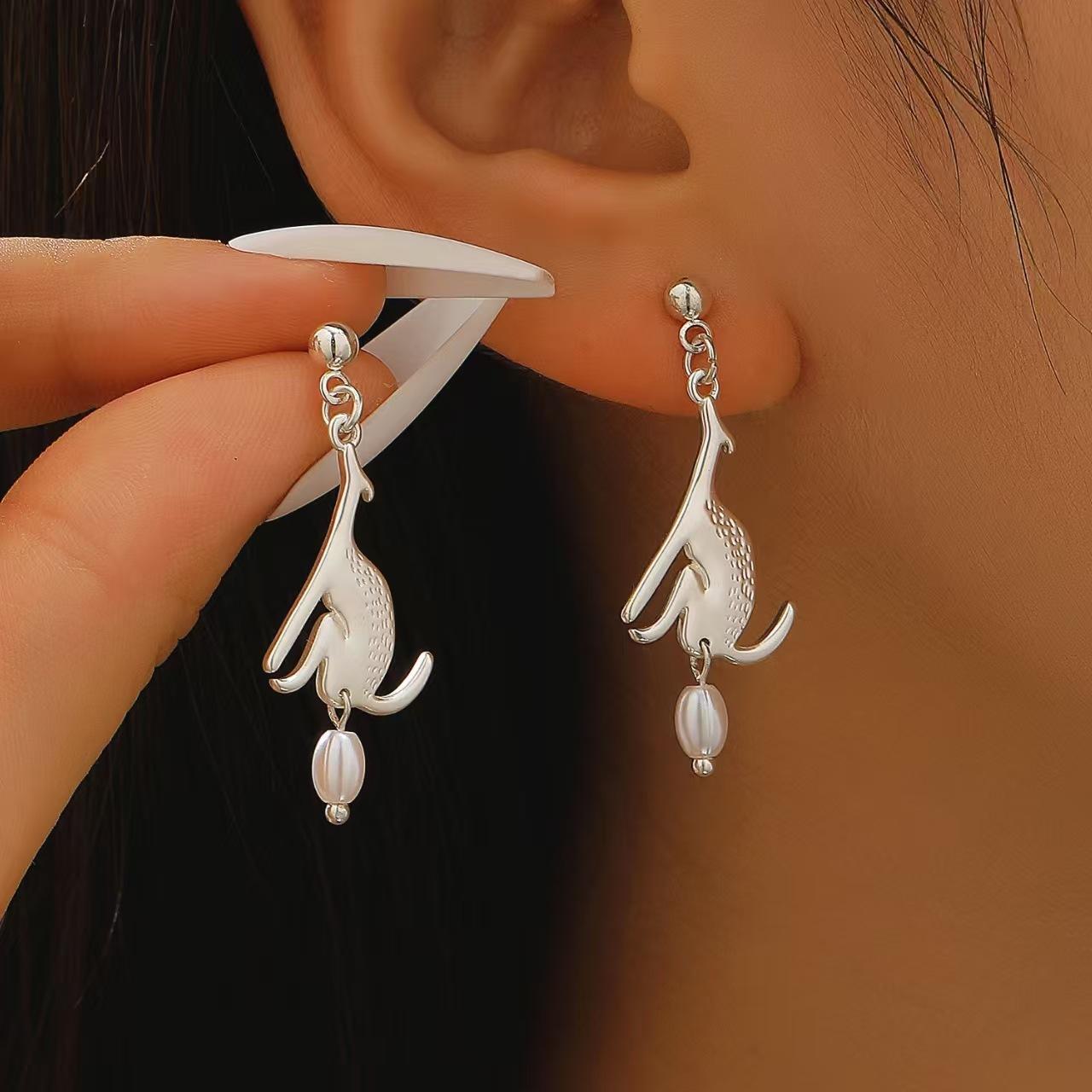 High quality personalized kangaroo pearl earrings ins wind creative funny animal earrings dog earrings niche wholesale
High quality personalized kangaroo pearl earrings ins wind creative funny animal earrings dog earrings niche wholesale