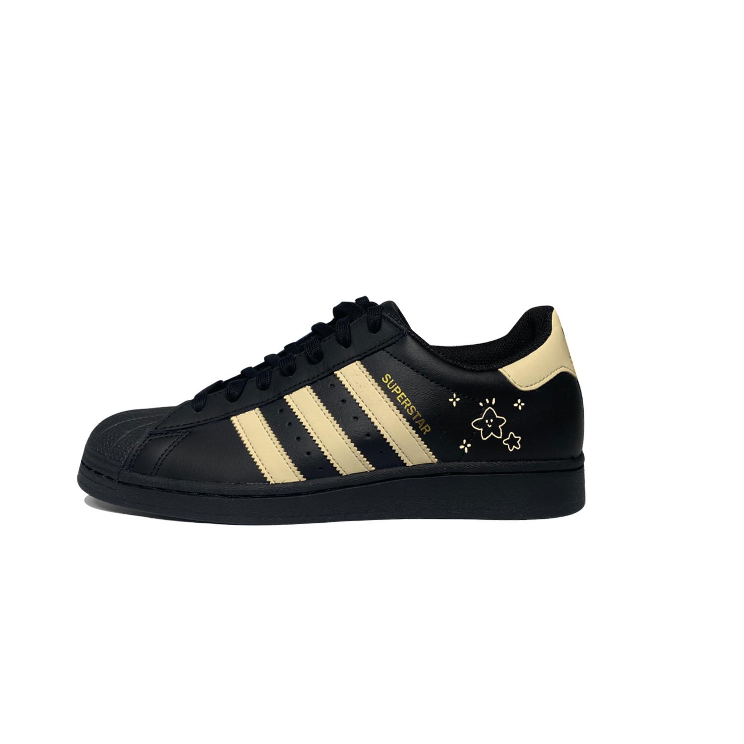Adidas Originals SUPERSTAR Golden Star Rhythm Low top Skateboard Shoes Unisex Black Yellow EG4959(Team551-) 38⅔
Adidas Originals SUPERSTAR Golden Star Rhythm Low top Skateboard Shoes Unisex Black Yellow EG4959(Team551-) 38⅔