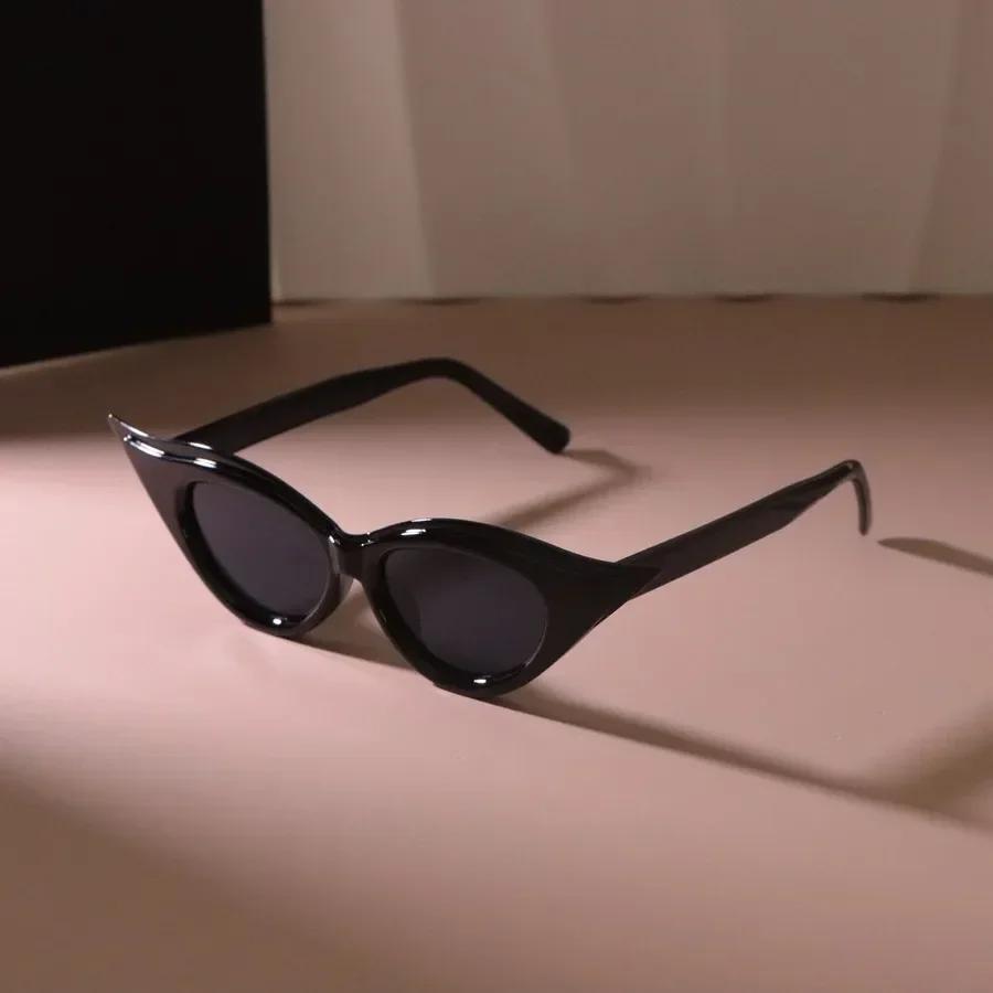 Colorful Small Frame Cat Eye Sunglasses Women Men Sun Glasses Female Mirror Colors Designer Brand Fashion Cool Eyewear other
Colorful Small Frame Cat Eye Sunglasses Women Men Sun Glasses Female Mirror Colors Designer Brand Fashion Cool Eyewear other
