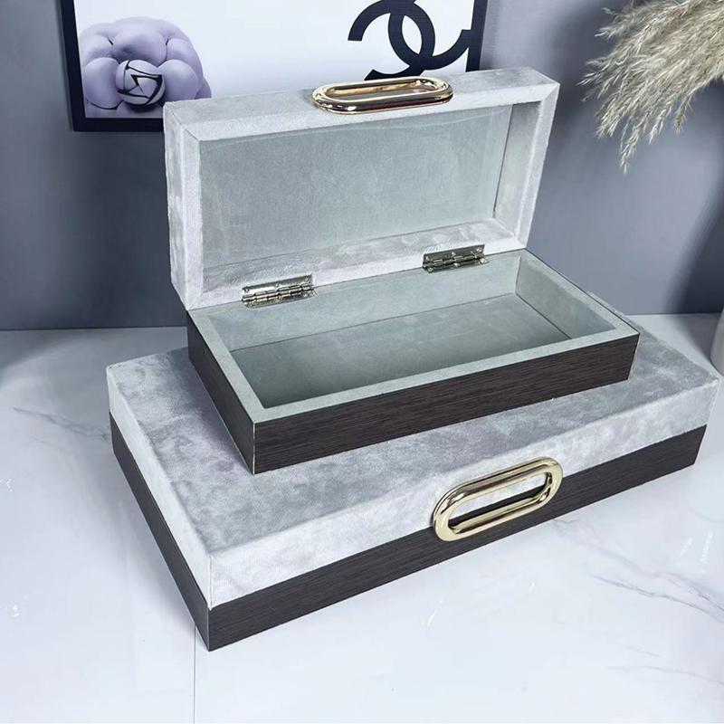 Round Lock Buckle Jewelry Boxes Leather Cosmetic Jar Dresser Table Desk Decoration Home Exquisite Jewelry Necklace Storage Jar S-22.5x12.5x7.5cm
Round Lock Buckle Jewelry Boxes Leather Cosmetic Jar Dresser Table Desk Decoration Home Exquisite Jewelry Necklace Storage Jar S-22.5x12.5x7.5cm