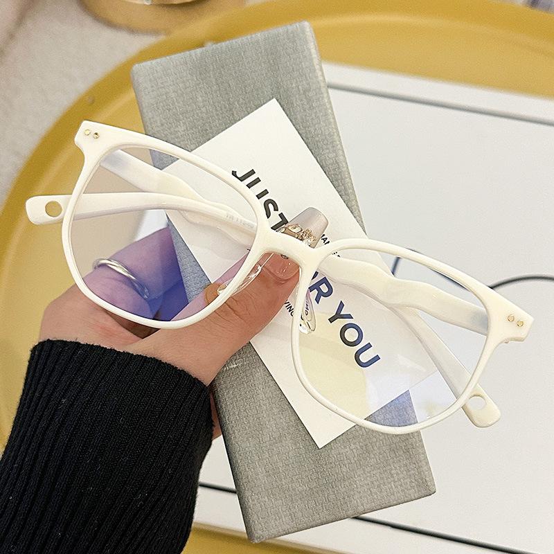 Explosive flat light glasses women s new anti-blue light fashion glasses men s anti-blue light
Explosive flat light glasses women s new anti-blue light fashion glasses men s anti-blue light