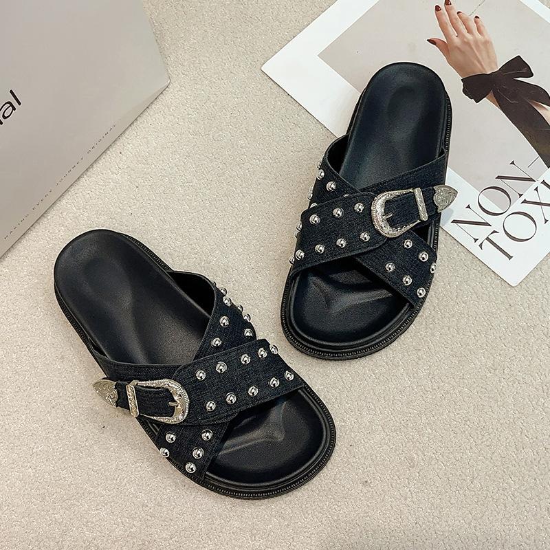Large size thick-soled slippers women s 2025 summer new rivet belt buckle versatile one-word cool slippers women 40 хакі
Large size thick-soled slippers women s 2025 summer new rivet belt buckle versatile one-word cool slippers women 40 хакі