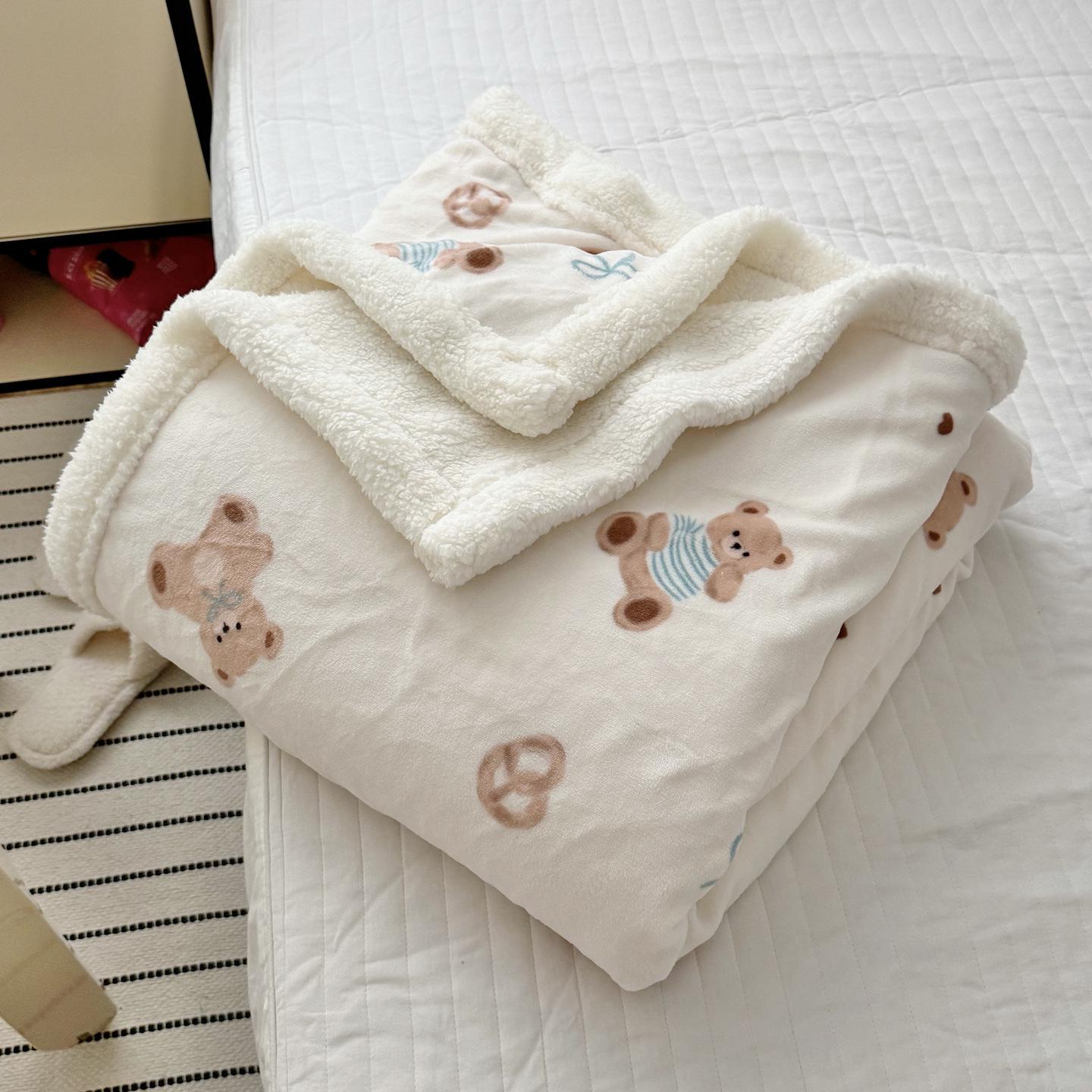 Milk Velvet Multifunctional Blanket: Perfect for Office, Nap, Sofa, Dorm, or Car Use. 70x100 cm
Milk Velvet Multifunctional Blanket: Perfect for Office, Nap, Sofa, Dorm, or Car Use. 70x100 cm