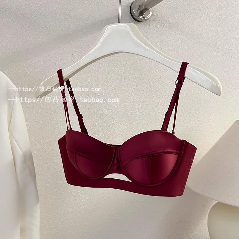 Red Strapless Bra With Detachable Double Straps And Cutout Detail S червоний
Red Strapless Bra With Detachable Double Straps And Cutout Detail S червоний