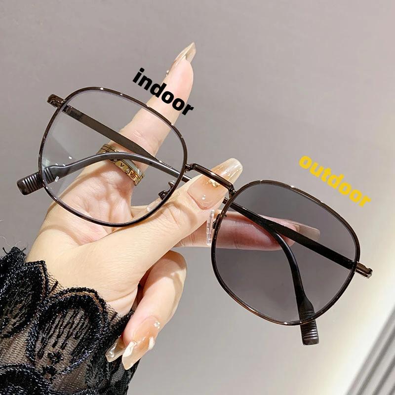 Neutral Stylish Photochromic Myopia Eyewear Women s Luxury Alloy Metal Round Frame Eyewear HD Blue Light Blocking Eyewear -3.5-4.0 0
Neutral Stylish Photochromic Myopia Eyewear Women s Luxury Alloy Metal Round Frame Eyewear HD Blue Light Blocking Eyewear -3.5-4.0 0