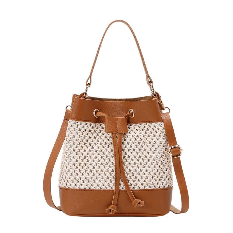 Жіноча сумка Cosy Up Hollow Bucket Bag у корейській версії. коричневий
Жіноча сумка Cosy Up Hollow Bucket Bag у корейській версії. коричневий
