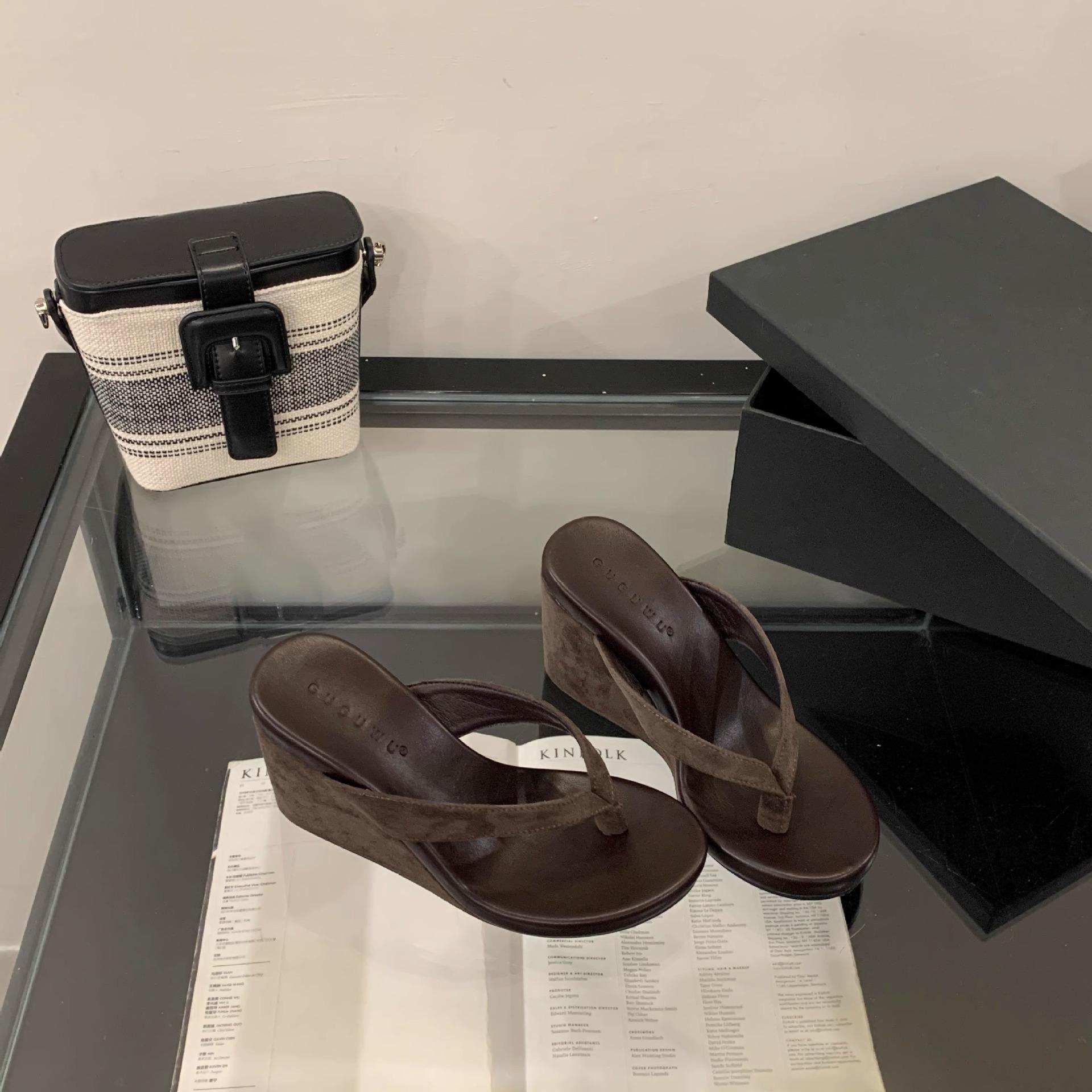 Small thick-soled wedge heels, thick-heeled Roman sandals, heightened leopard print pinch-on flip-flops for women s summer wear 35 коричневый
Small thick-soled wedge heels, thick-heeled Roman sandals, heightened leopard print pinch-on flip-flops for women s summer wear 35 коричневый