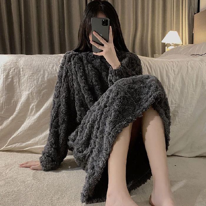Factory coral fleece nightgown women s winter fleece thickened sweet temperament autumn and winter pajamas skirt long can be worn outside XXL
Factory coral fleece nightgown women s winter fleece thickened sweet temperament autumn and winter pajamas skirt long can be worn outside XXL