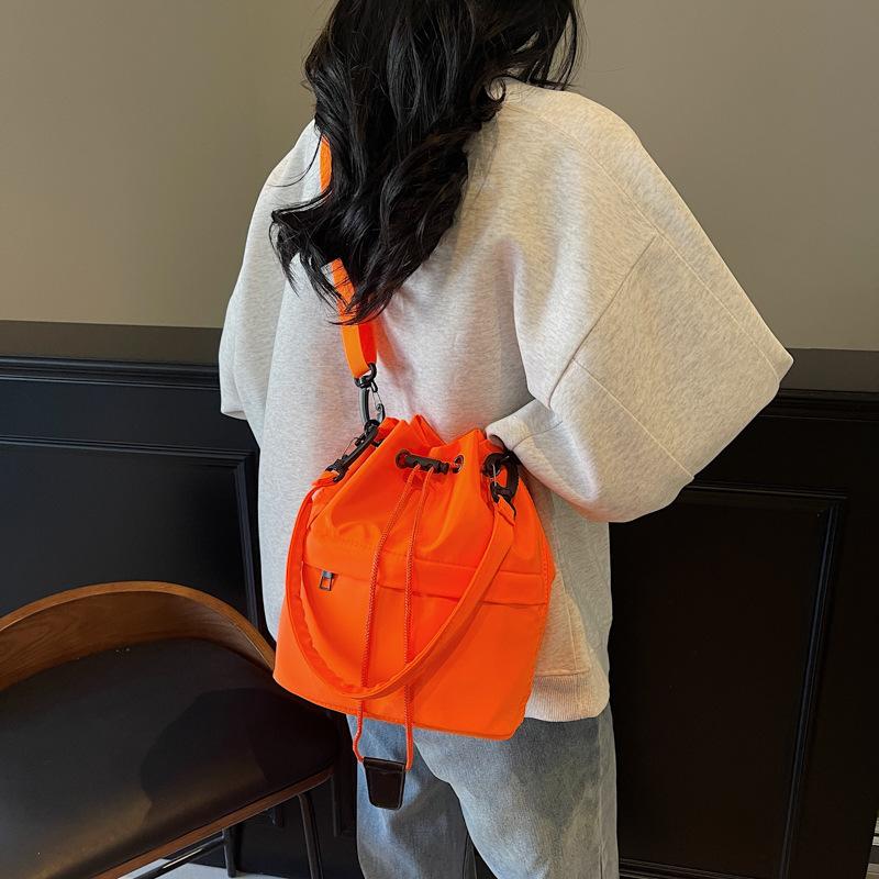 Premium bag women s new spring and summer versatile canvas shoulder messenger bag popular portable bucket bag чорний
Premium bag women s new spring and summer versatile canvas shoulder messenger bag popular portable bucket bag чорний