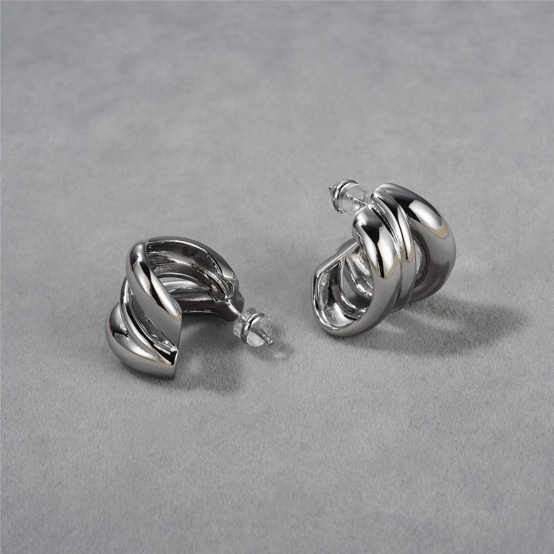 Premium Metal Three-Layer Small Circle S925 Silver Needle Stud Earrings, Fashionable Commuting Must Enter, Simple Temperament Versatile Earrings
Premium Metal Three-Layer Small Circle S925 Silver Needle Stud Earrings, Fashionable Commuting Must Enter, Simple Temperament Versatile Earrings