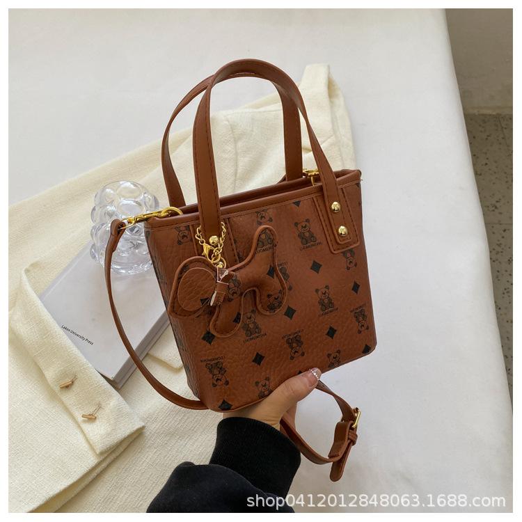 Повседневная текстура большая вместимость сумка-ведро 2025 новая маленькая сумка популярная универсальная иностранный стиль дорожная ручная на плечо коричневый