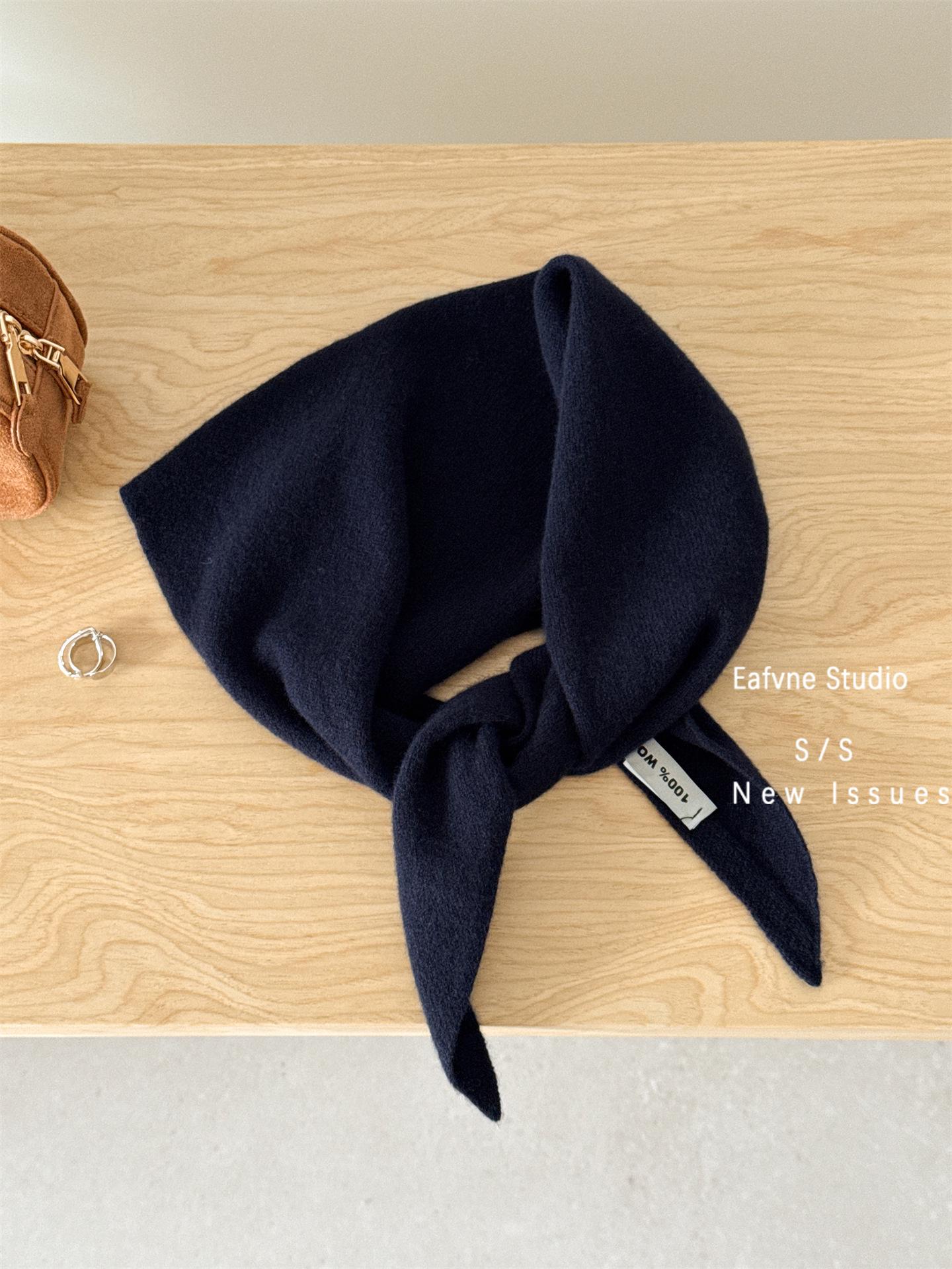 Japanese Original 100% Pure Wool Knit Triangle Scarf - Autumn/Winter Solid Color Versatile Shawl for Warmth and Shoulder Protection 105*38cm
Japanese Original 100% Pure Wool Knit Triangle Scarf - Autumn/Winter Solid Color Versatile Shawl for Warmth and Shoulder Protection 105*38cm