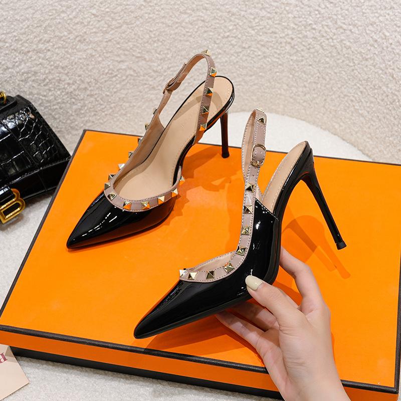 Rivet sandals women 2025 autumn new versatile pointed head thin heel bag head empty fairy wind word with high heels 40
Rivet sandals women 2025 autumn new versatile pointed head thin heel bag head empty fairy wind word with high heels 40