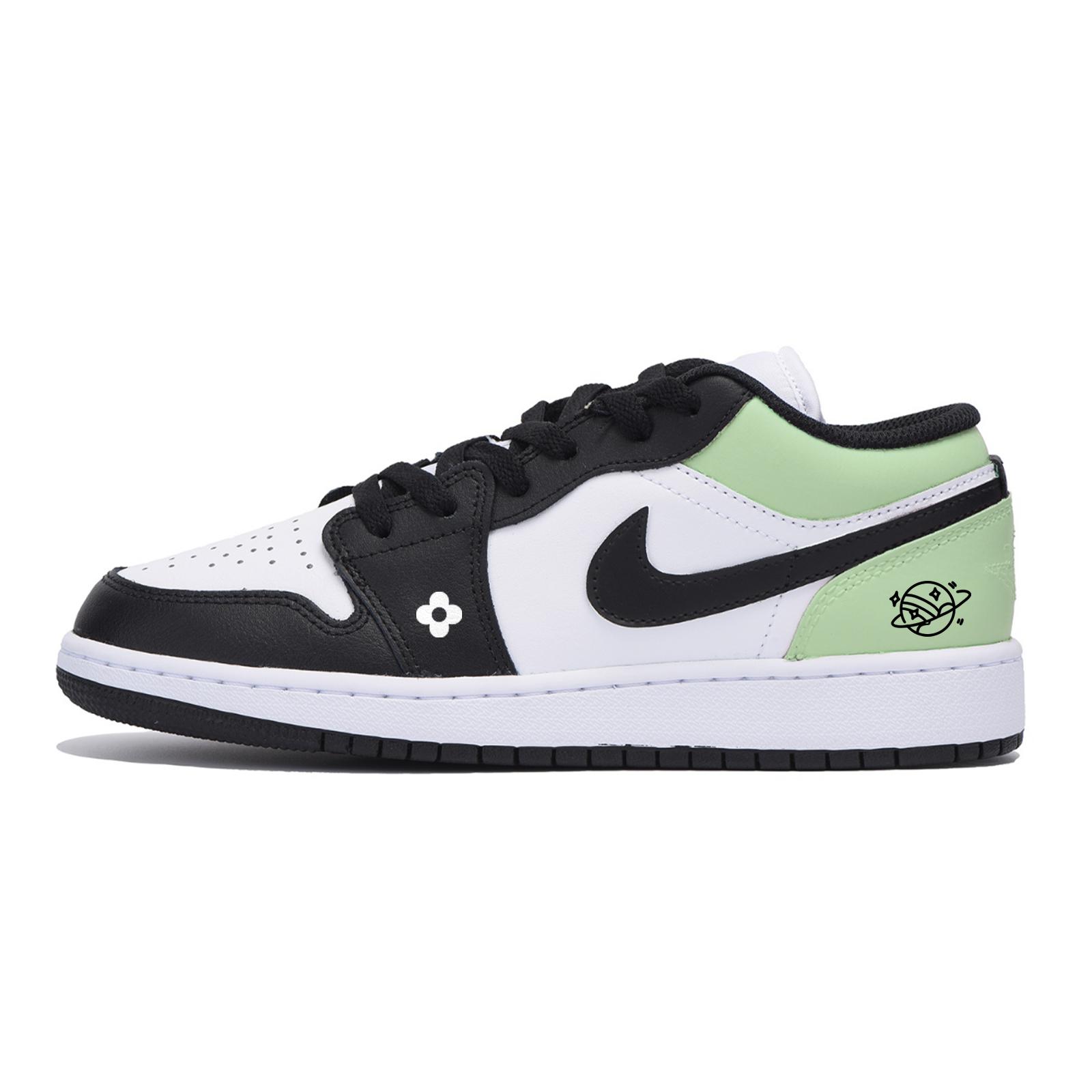 Jordan Air Jordan 1 Urban Chic Style Low top Vintage Basketball Shoes Men s White 553558-131(Team85-) 44
Jordan Air Jordan 1 Urban Chic Style Low top Vintage Basketball Shoes Men s White 553558-131(Team85-) 44