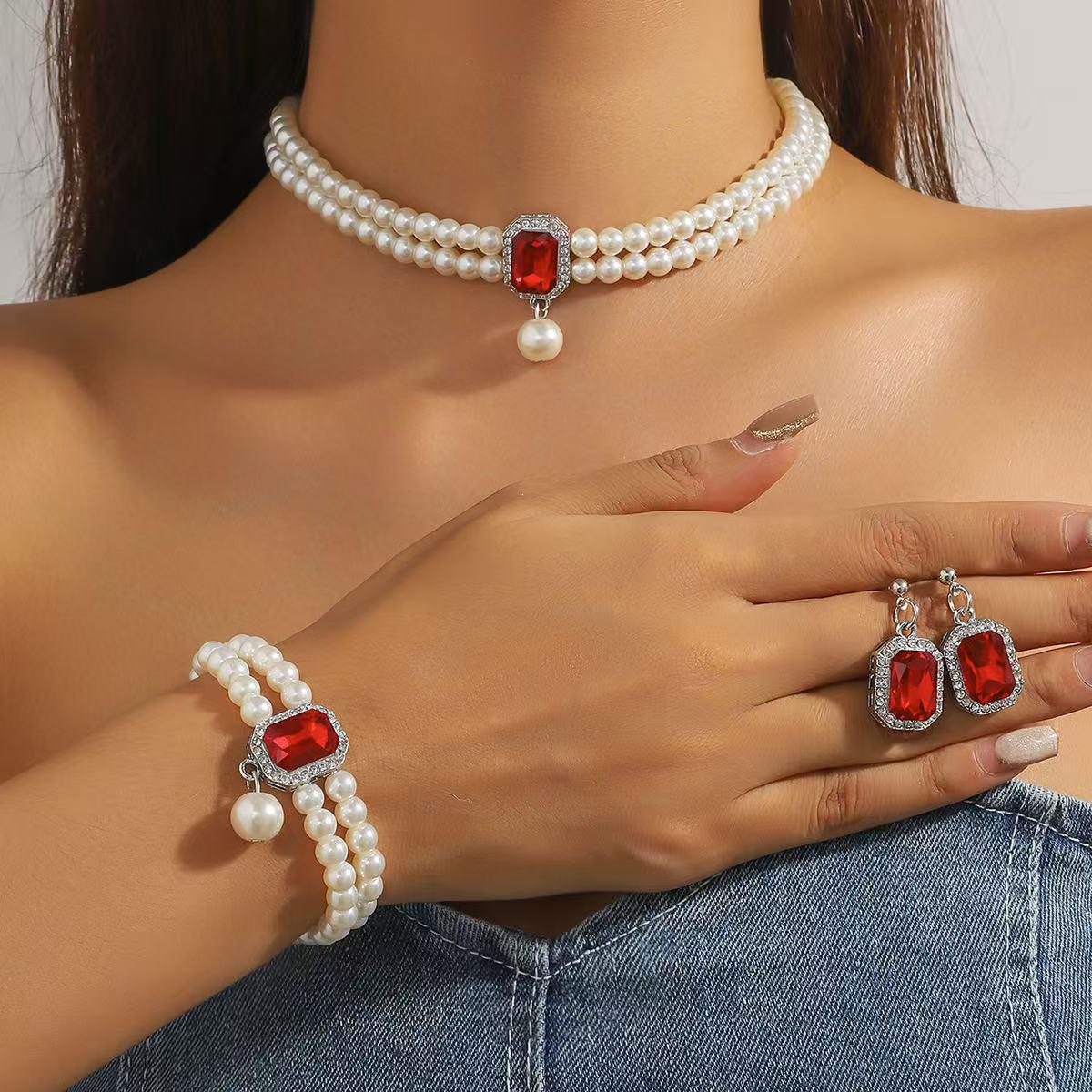 Французский элегантный многослойный чокер из искусственного жемчуга с круглым кулоном с бусинами
Французский элегантный многослойный чокер из искусственного жемчуга с круглым кулоном с бусинами