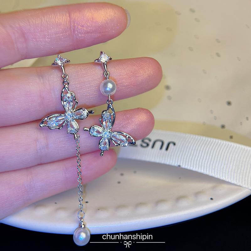 Butterfly zircon fringed pearl earrings without earrings, women s super fairy earclips, light luxury and high-end summer asymmetrical stud earrings
Butterfly zircon fringed pearl earrings without earrings, women s super fairy earclips, light luxury and high-end summer asymmetrical stud earrings