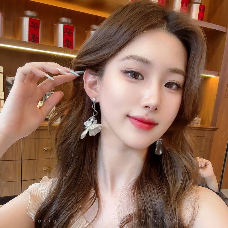 Native Cold Tawny ~ French Flower Tassel Earrings Female Seaside Holiday Island Style Earrings Fancy Ear Clip Earrings French flower tassel earrings (silver needles)
Native Cold Tawny ~ French Flower Tassel Earrings Female Seaside Holiday Island Style Earrings Fancy Ear Clip Earrings French flower tassel earrings (silver needles)