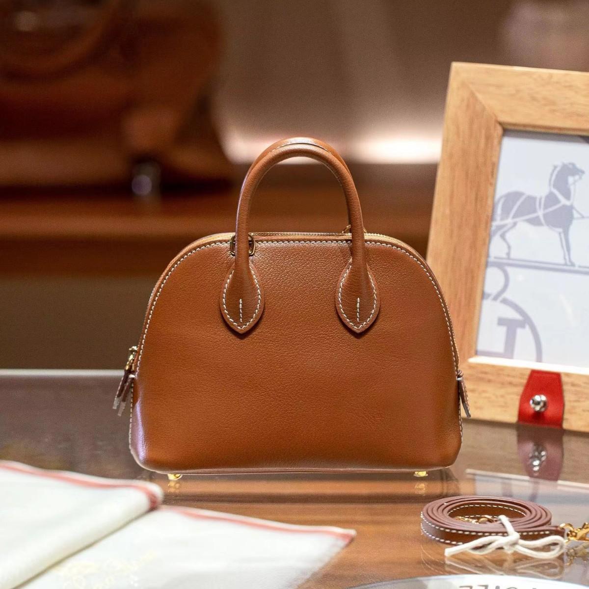 Маленькая сумка через плечо из ракушковой кожи, модная сумка для боулинга, универсальная сумка
Маленькая сумка через плечо из ракушковой кожи, модная сумка для боулинга, универсальная сумка