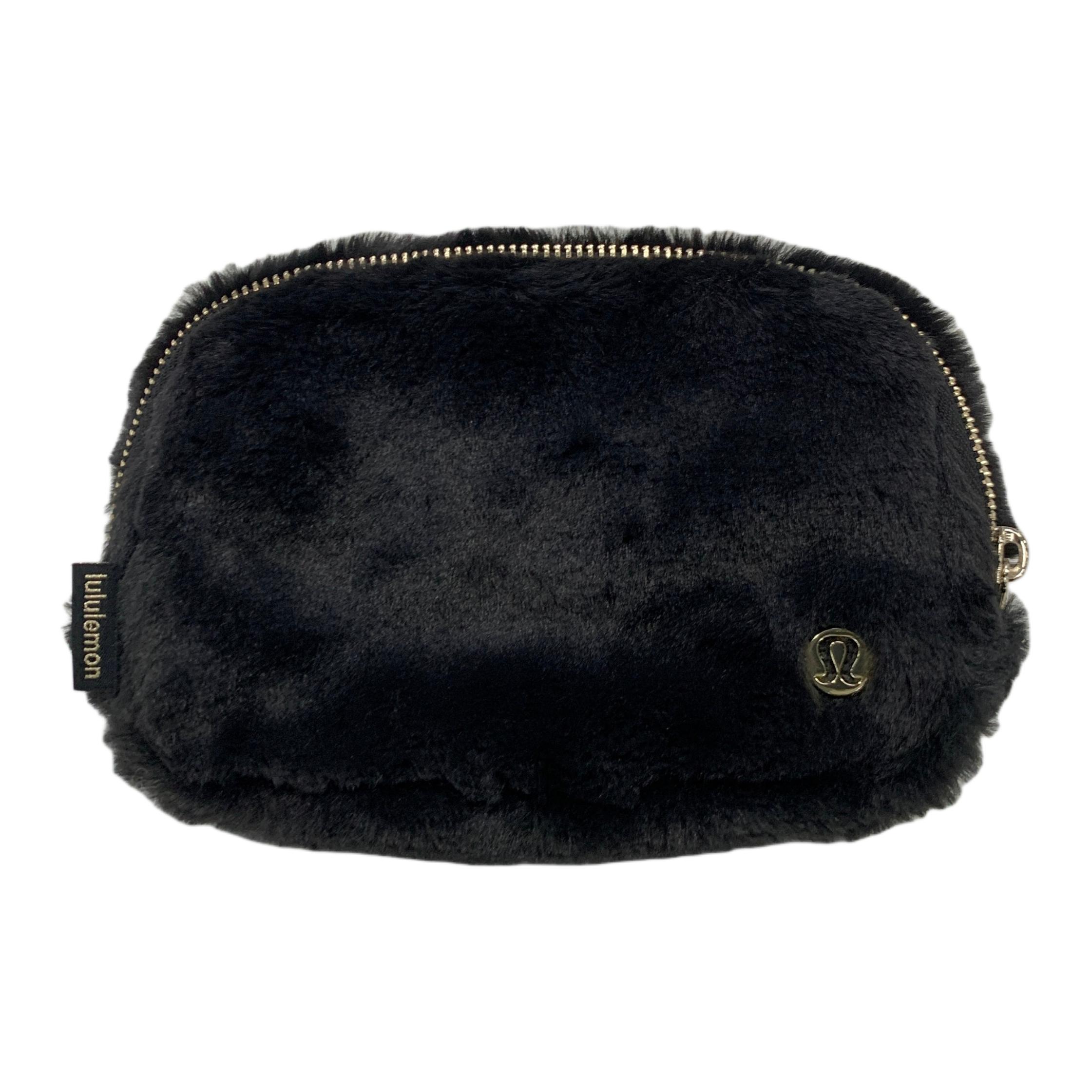 Lululemon Everywhere 1L Zipper Fashion Versatile Faux Fur Waist Bag Unisex waist bag Black LU9BVPS-3385 Black
Lululemon Everywhere 1L Zipper Fashion Versatile Faux Fur Waist Bag Unisex waist bag Black LU9BVPS-3385 Black