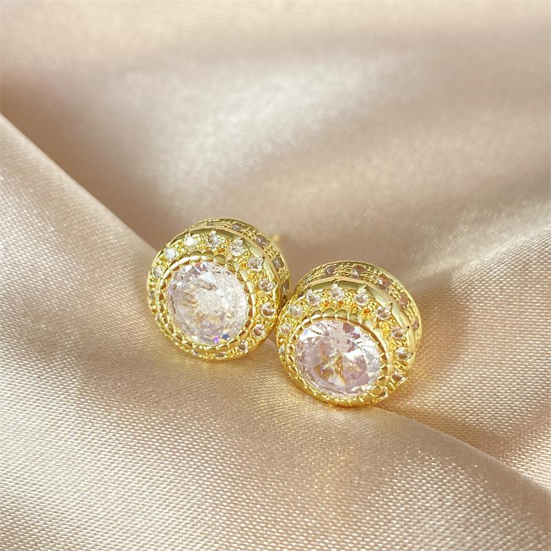 European & American Summer Zircon Round Earrings - Versatile Women s High-End Jewelry Trend
European & American Summer Zircon Round Earrings - Versatile Women s High-End Jewelry Trend
