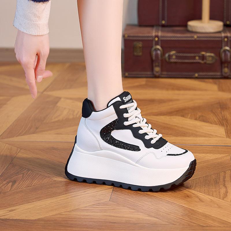 Spring and Autumn new heightening shoes casual shoes women s platform versatile heightening retro women s shoes tide 40 чорний
Spring and Autumn new heightening shoes casual shoes women s platform versatile heightening retro women s shoes tide 40 чорний