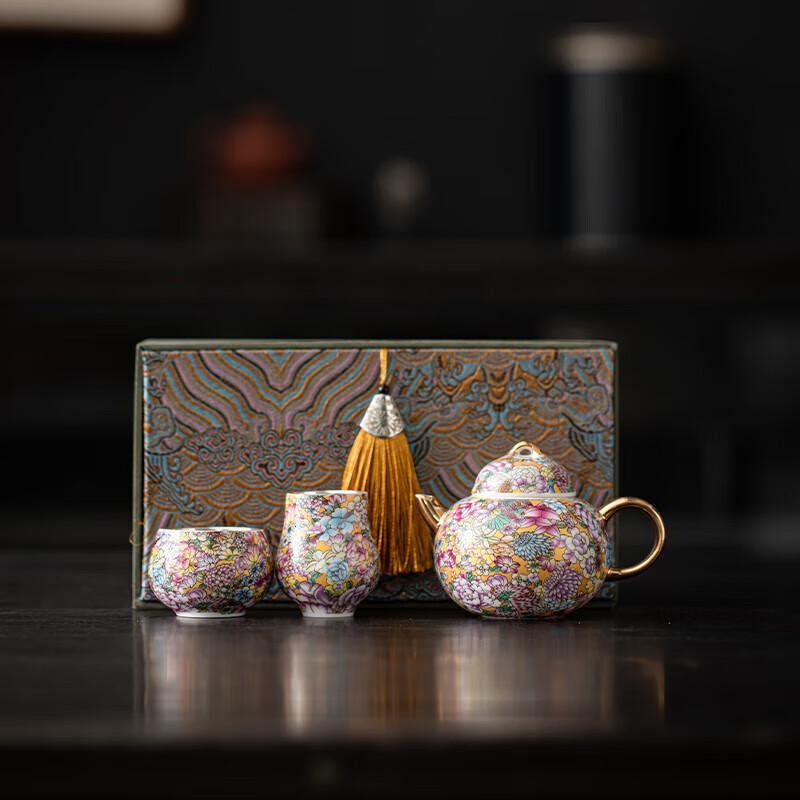 Sux Ceramic Gilded Silver Kung Fu Tea Set
Sux Ceramic Gilded Silver Kung Fu Tea Set