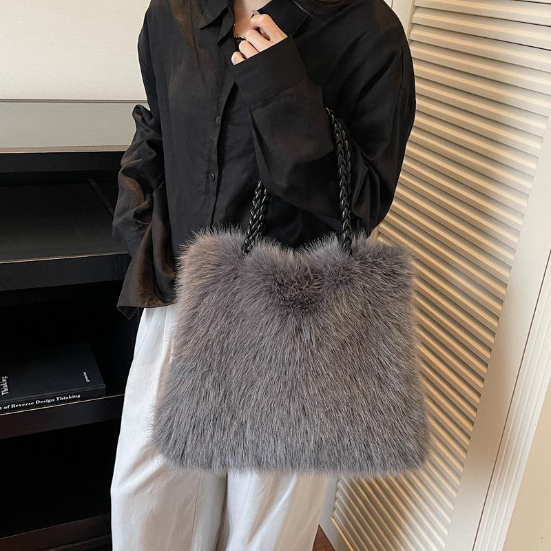 Large Capacity Tote Handle Bag for Autumn Winter Outing Commuter Texture Versatile Storage Bags Fashion Women Furry ShoulderBag
Large Capacity Tote Handle Bag for Autumn Winter Outing Commuter Texture Versatile Storage Bags Fashion Women Furry ShoulderBag